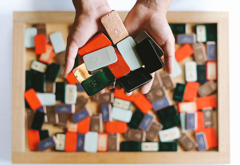 NƯỚC HOA KHÔ - TINH HOA NẰM GỌN TRONG TÚI ÁO.